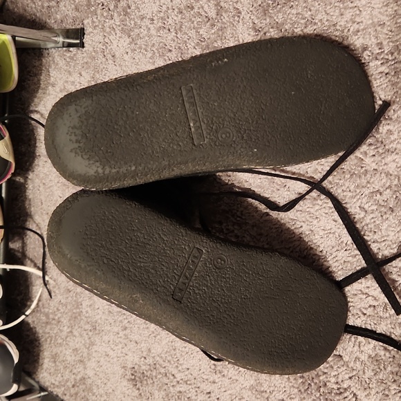 Cute faux fur lace up boots - Picture 2 of 3